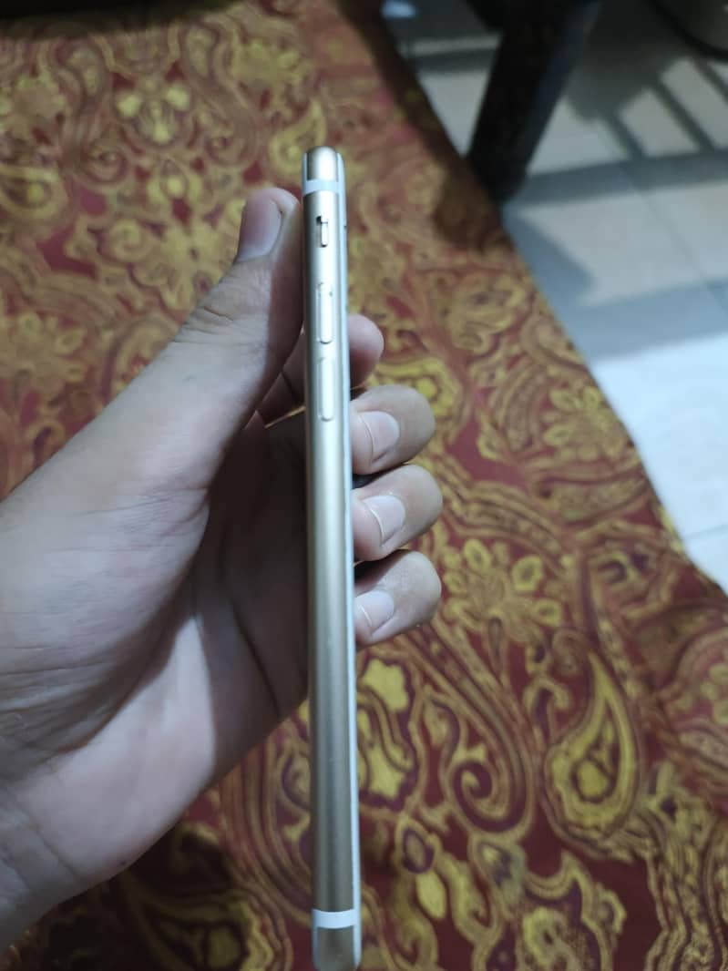 Apple iPhone 7 2