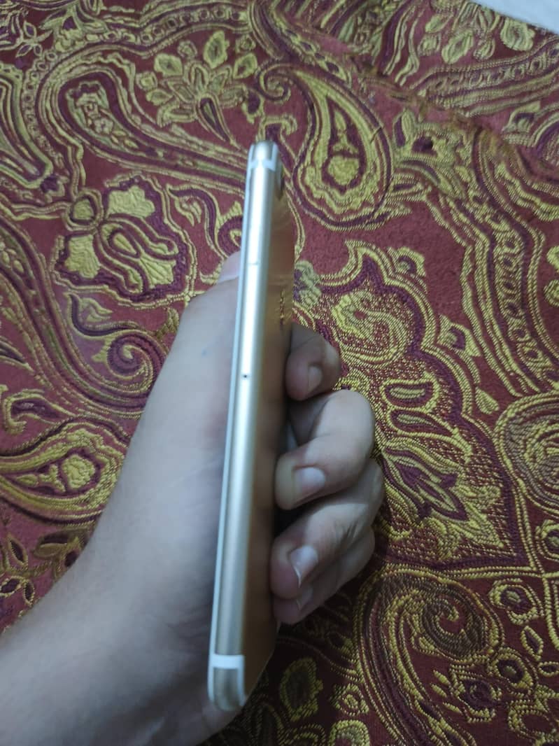 Apple iPhone 7 4