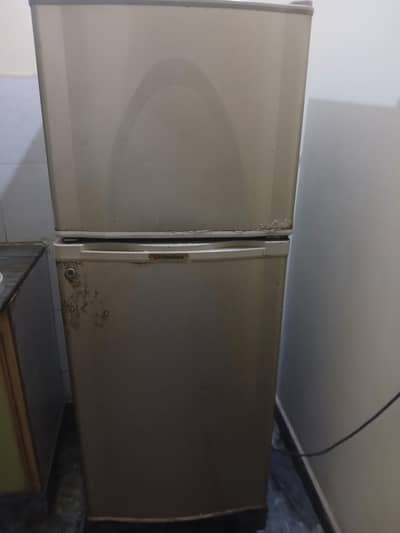 Dawlance refrigrator mwdium size for sale