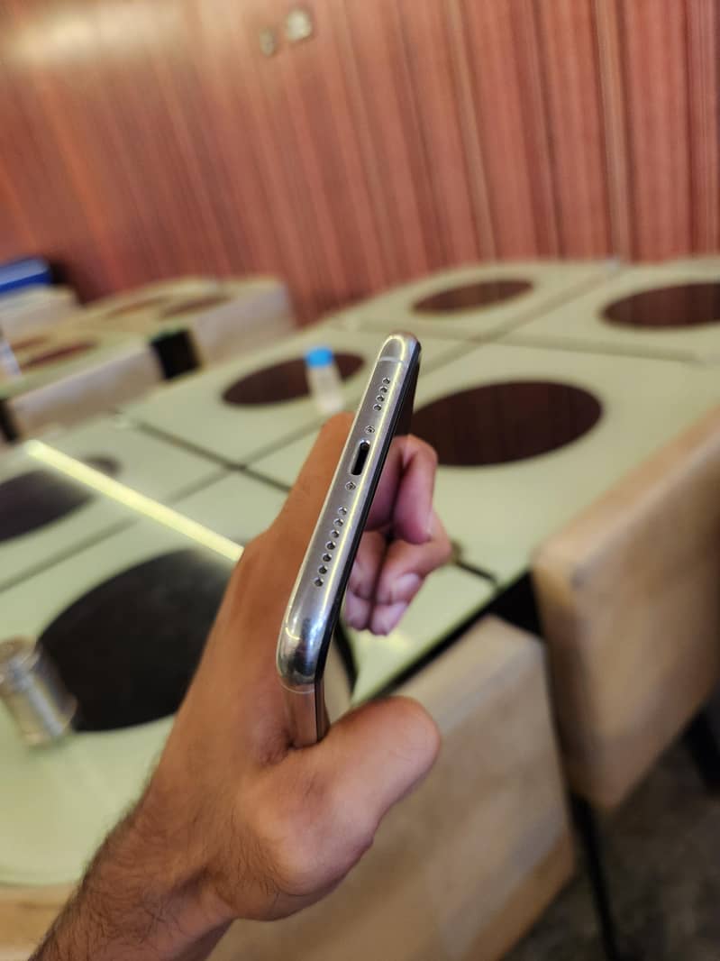 IPhone 11 Pro Max 8