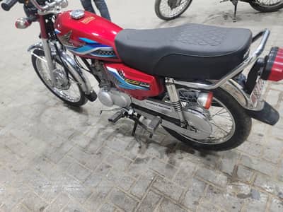 Honda 125 Red, Model 2024, Khi no. 0322-8279122 whats app