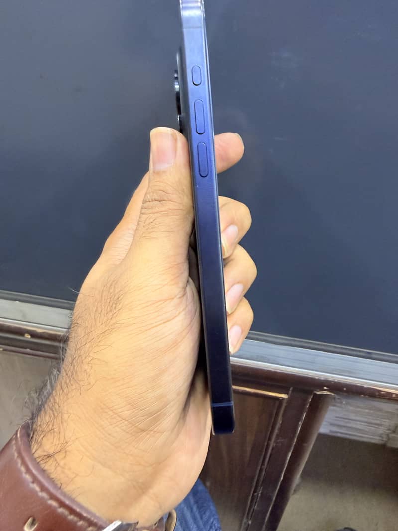 Apple iPhone 15 Pro Max 1
