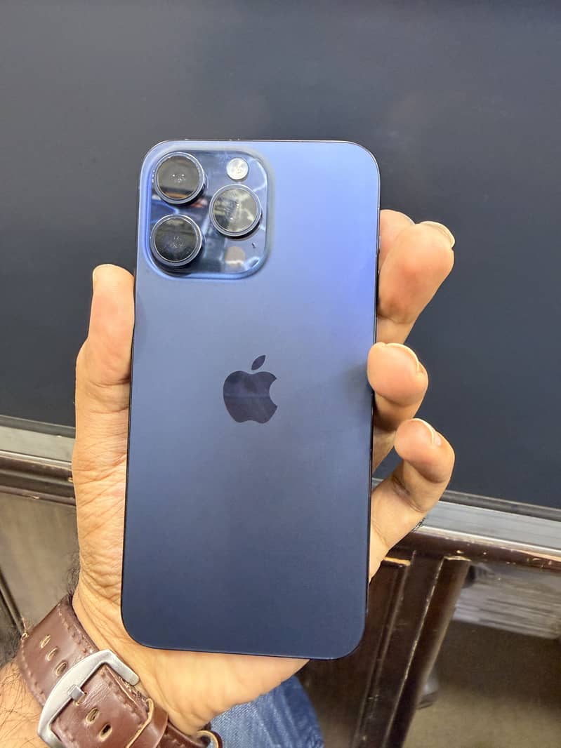 Apple iPhone 15 Pro Max 2