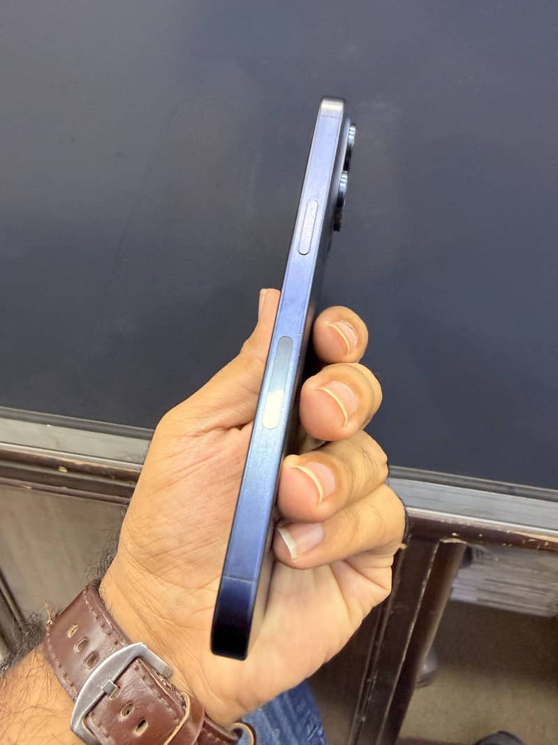 Apple iPhone 15 Pro Max 4