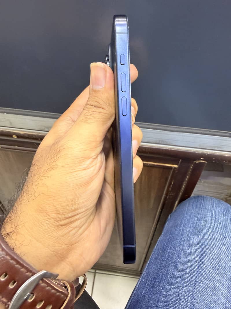 Apple iPhone 15 Pro Max 5