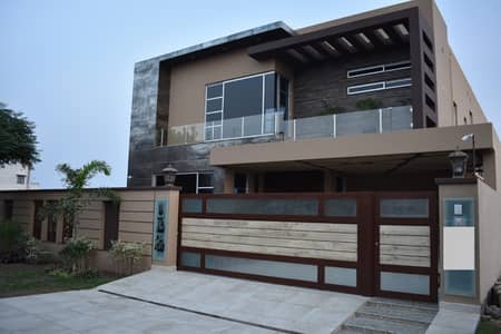 ONE KANAL BEAUTIFULL HOUSE WITH SOLAR SYSTEM AVALIABLE FOR RENT IN DHA PHASE 5
