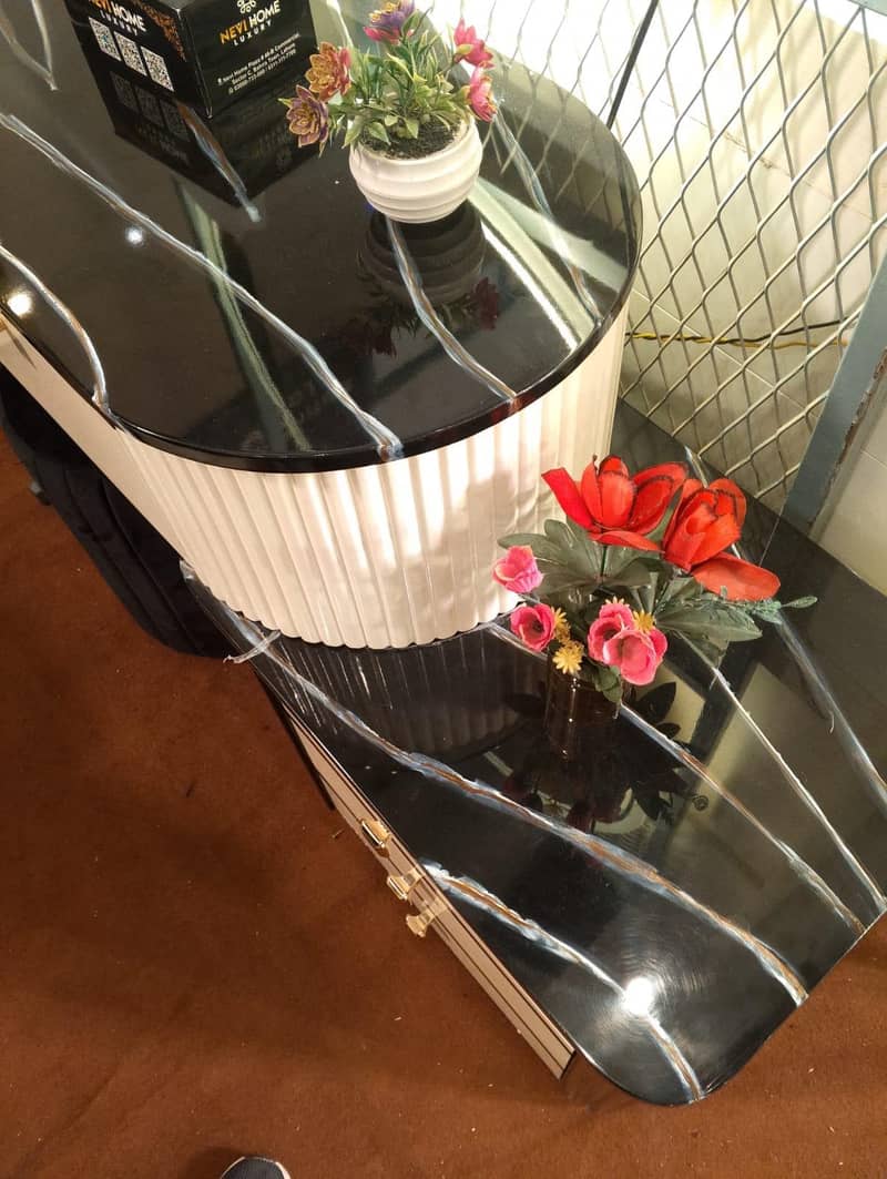 Bed side tables and dressing 5