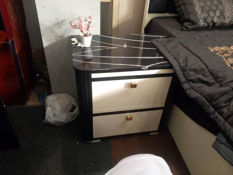 Bed side tables and dressing 8