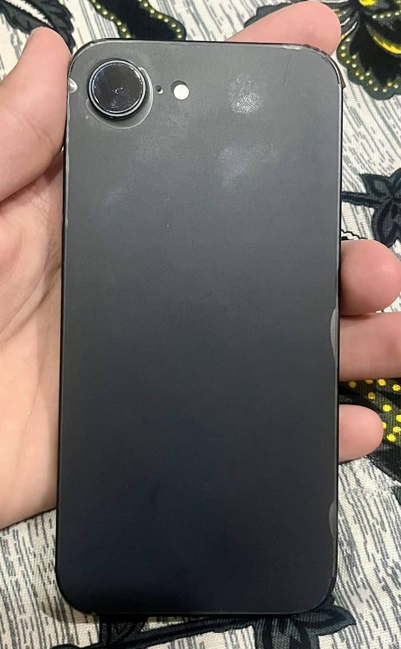 Apple iPhone 16e 0