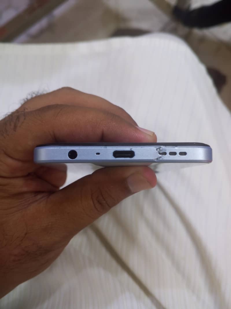 OPPO A60 5