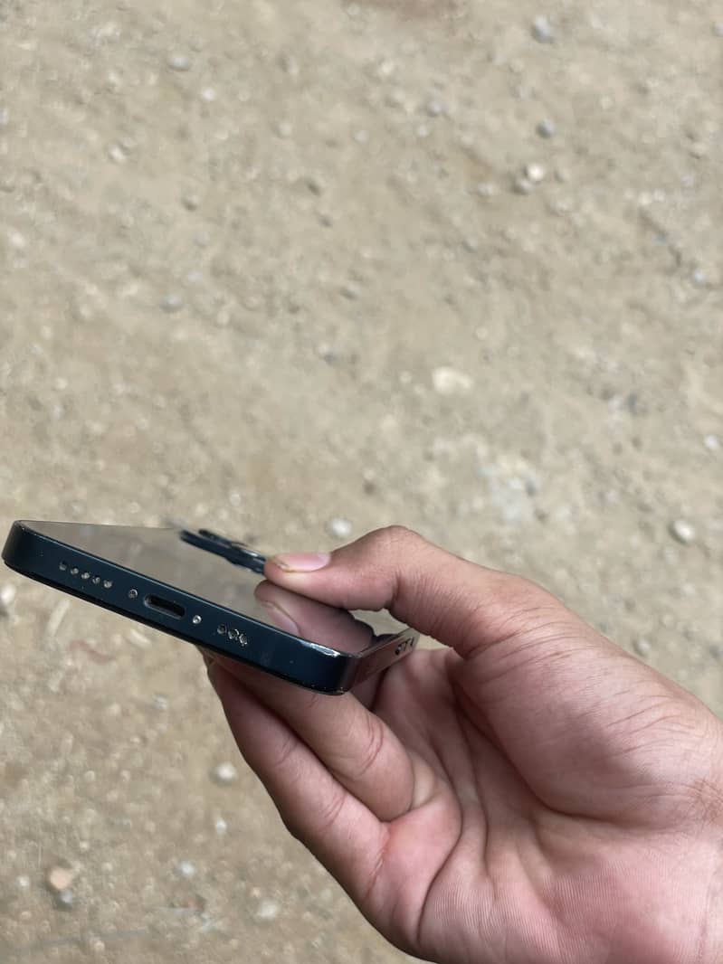Apple iPhone 13 2