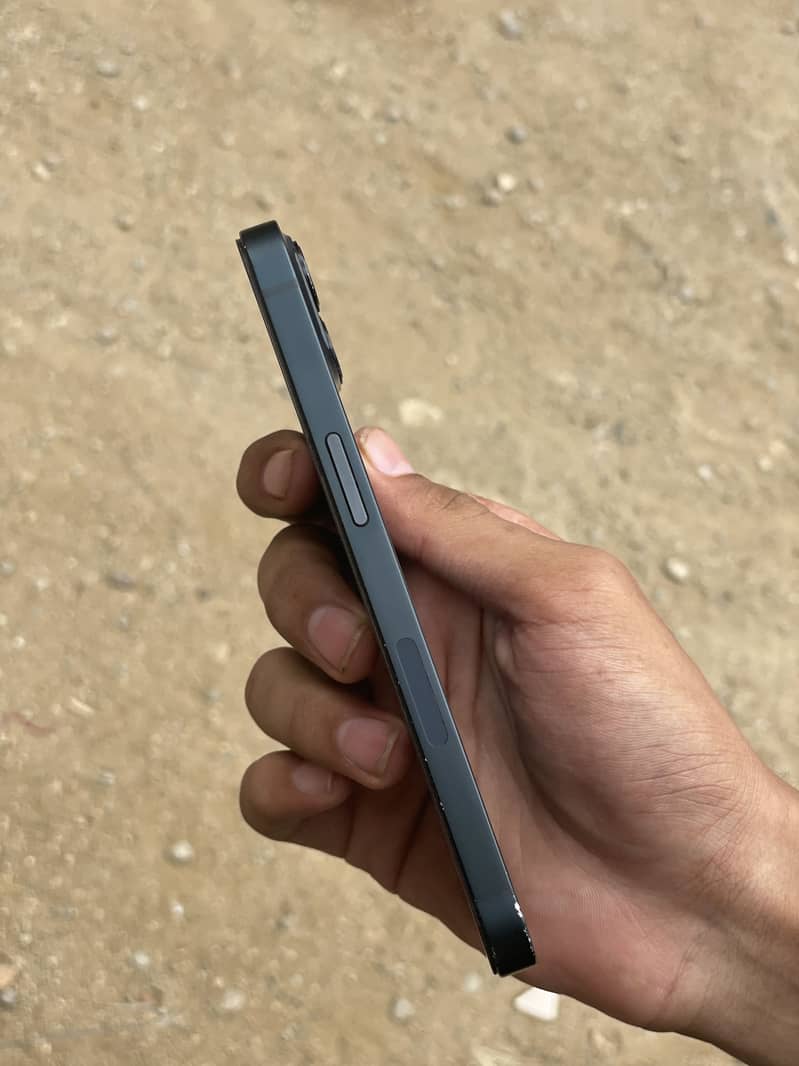 Apple iPhone 13 5