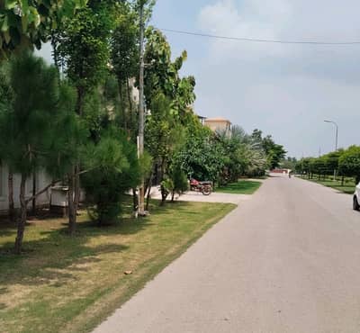 Corner 2 Kanal Residential Plot For sale In Paragon City