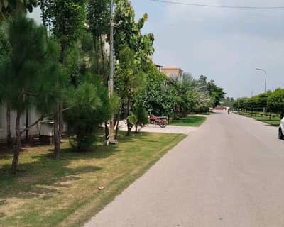 Become Owner Of Your Prime Location Residential Plot Today Which Is Centrally Located In Paragon City - Executive Block In Lahore