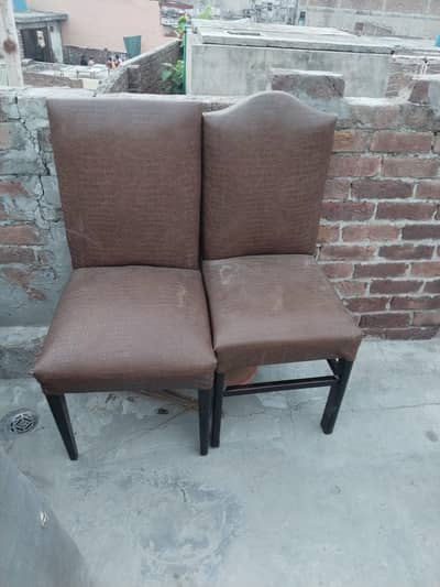6 chair  bilqul Okk condition koi tuti hui nhe hn only polish krwaen