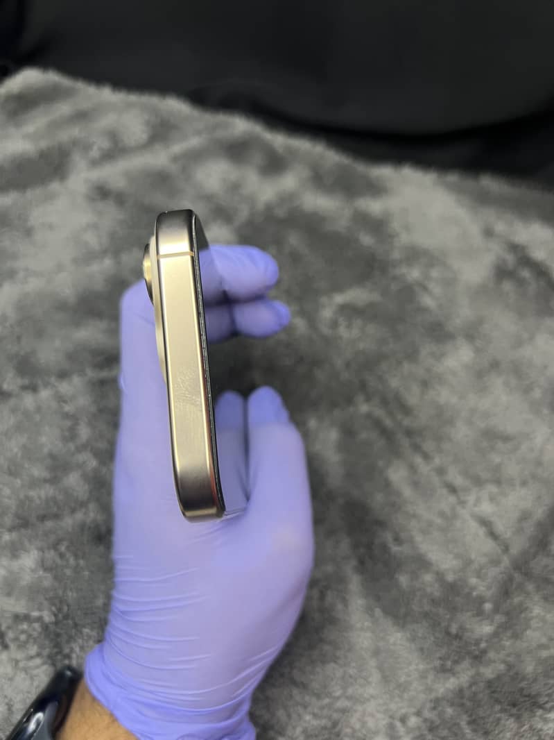 iPhone 16 pro 1