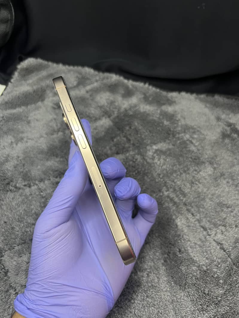 iPhone 16 pro 3