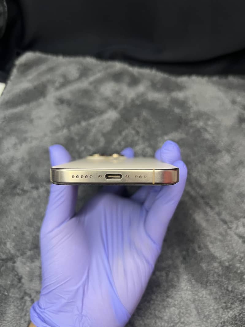 iPhone 16 pro 5