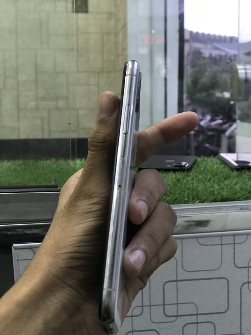 Apple iPhone X 3