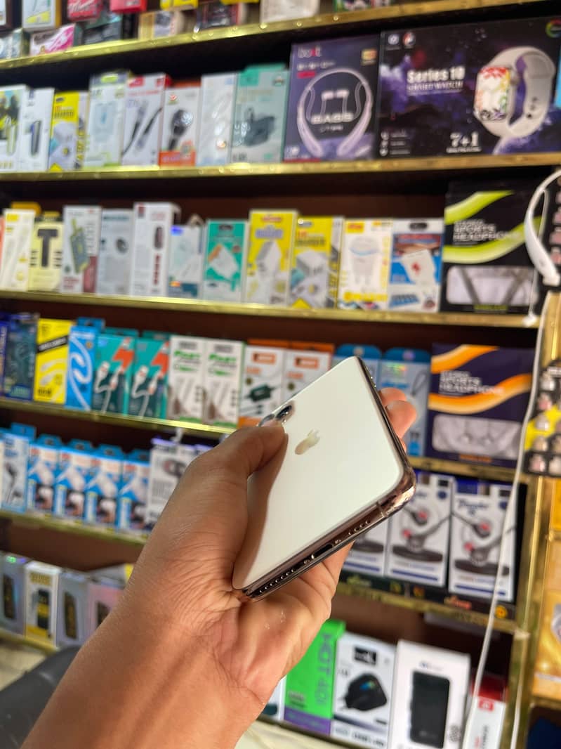 iPhone 11 Pro Max 2