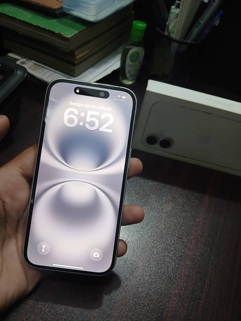 Apple iPhone 16 0