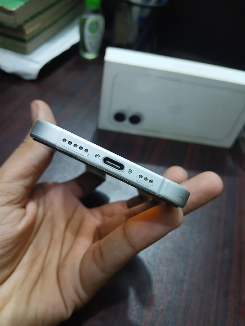 Apple iPhone 16 1