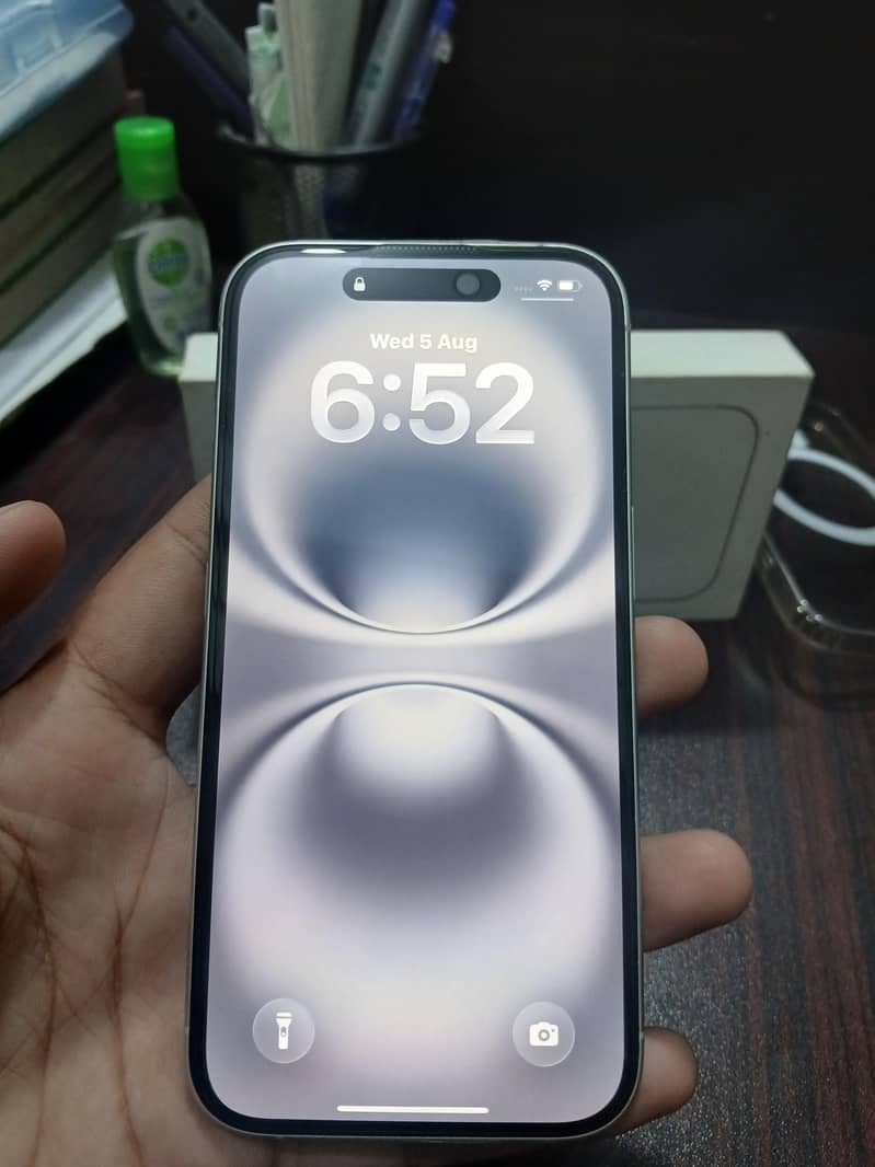Apple iPhone 16 8