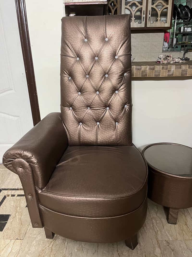 Sofa chairs with table 0