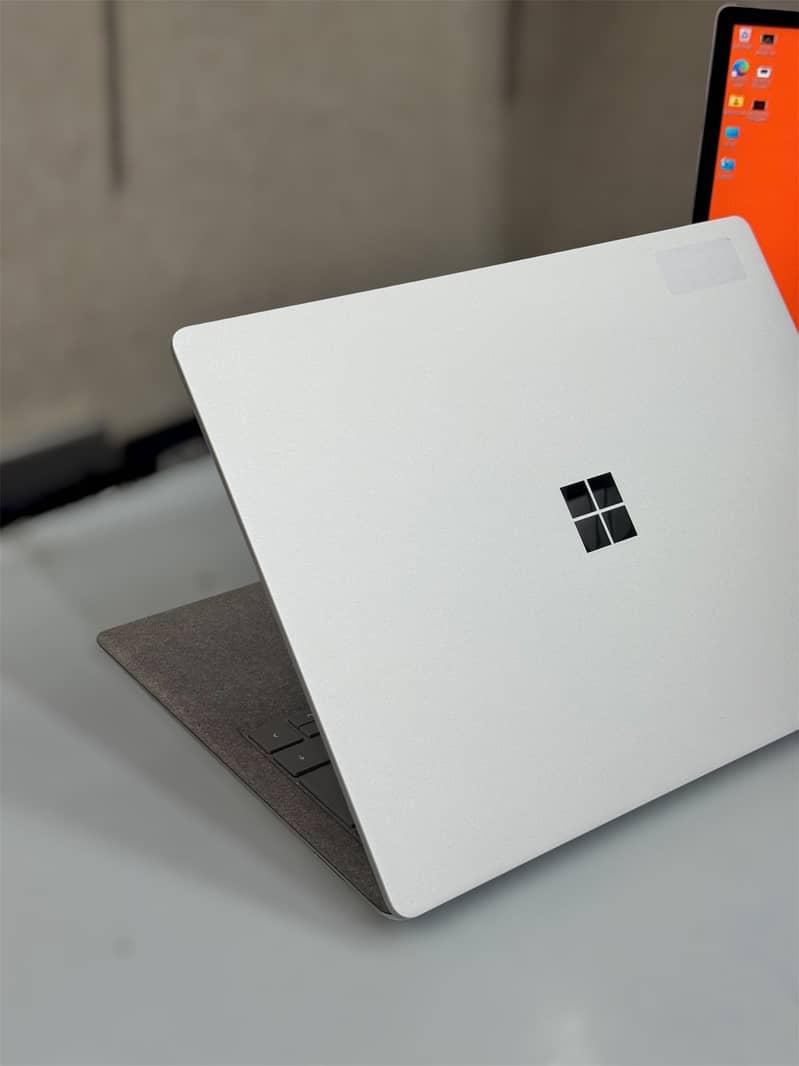 Microsoft Surface Laptop 2 4