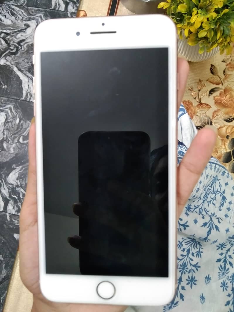 Apple iPhone 8 Plus 1