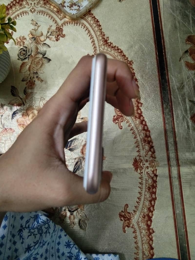 Apple iPhone 8 Plus 3