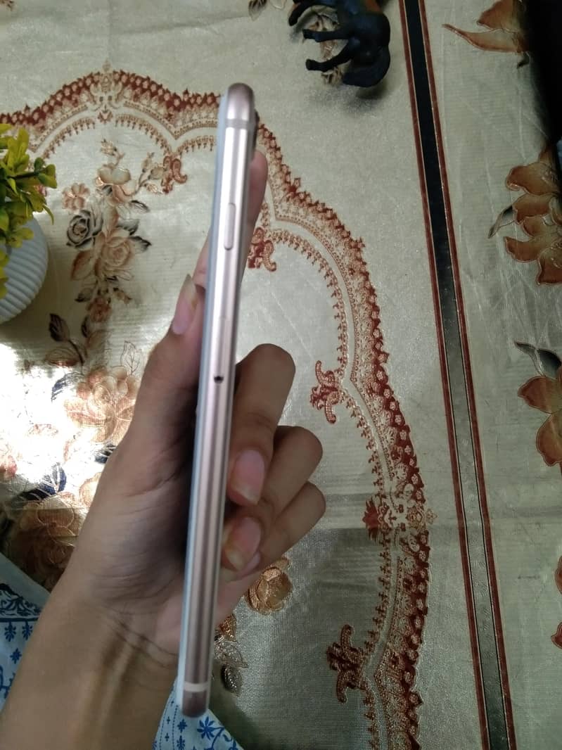 Apple iPhone 8 Plus 4