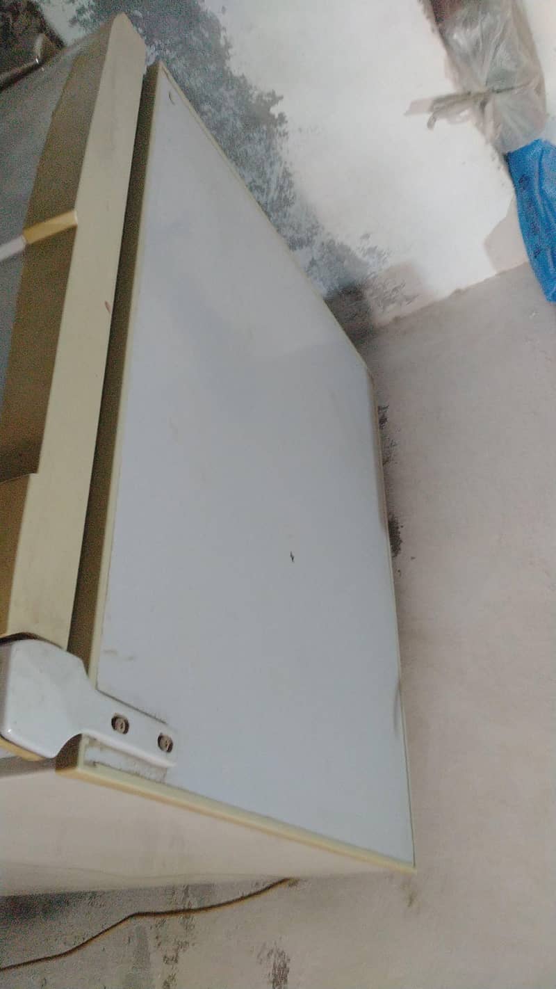 Refrigerator 0