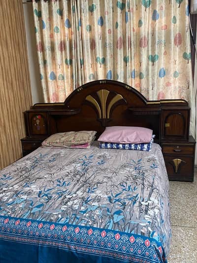 Wooden Queen Size Bed Solid Wood mid Condition