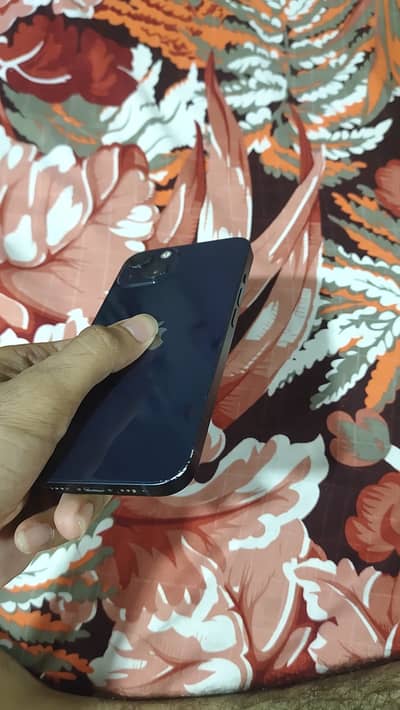 Apple iPhone 13