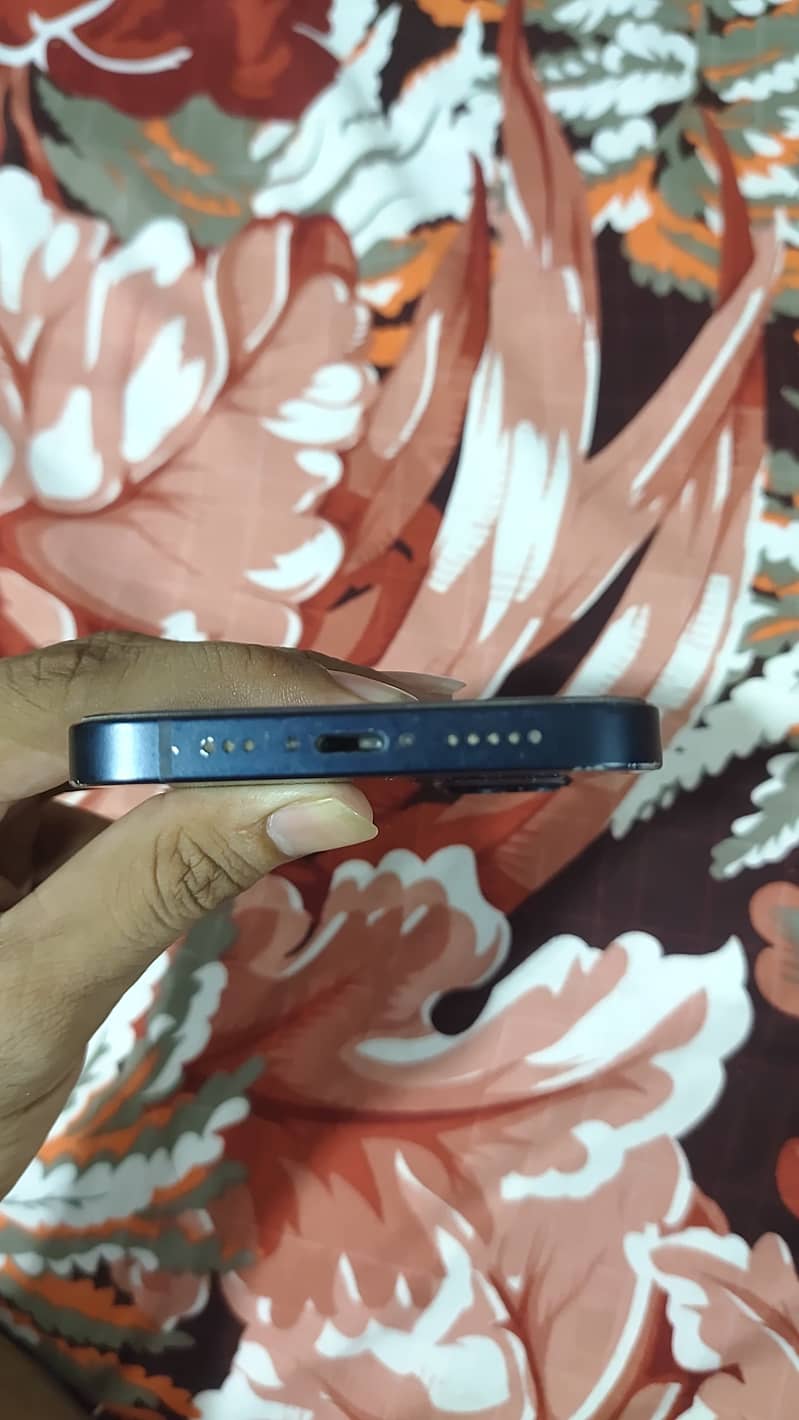 Apple iPhone 13 1