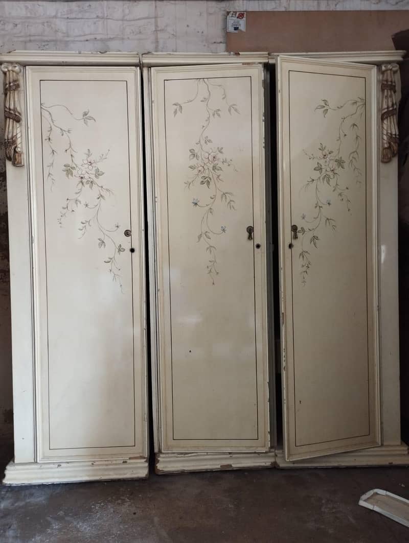 wardrobe 0
