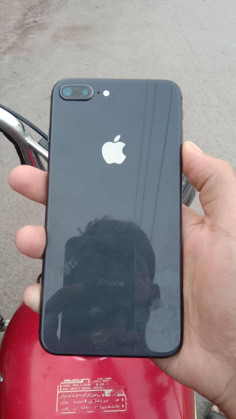 Apple iPhone 8 Plus 1