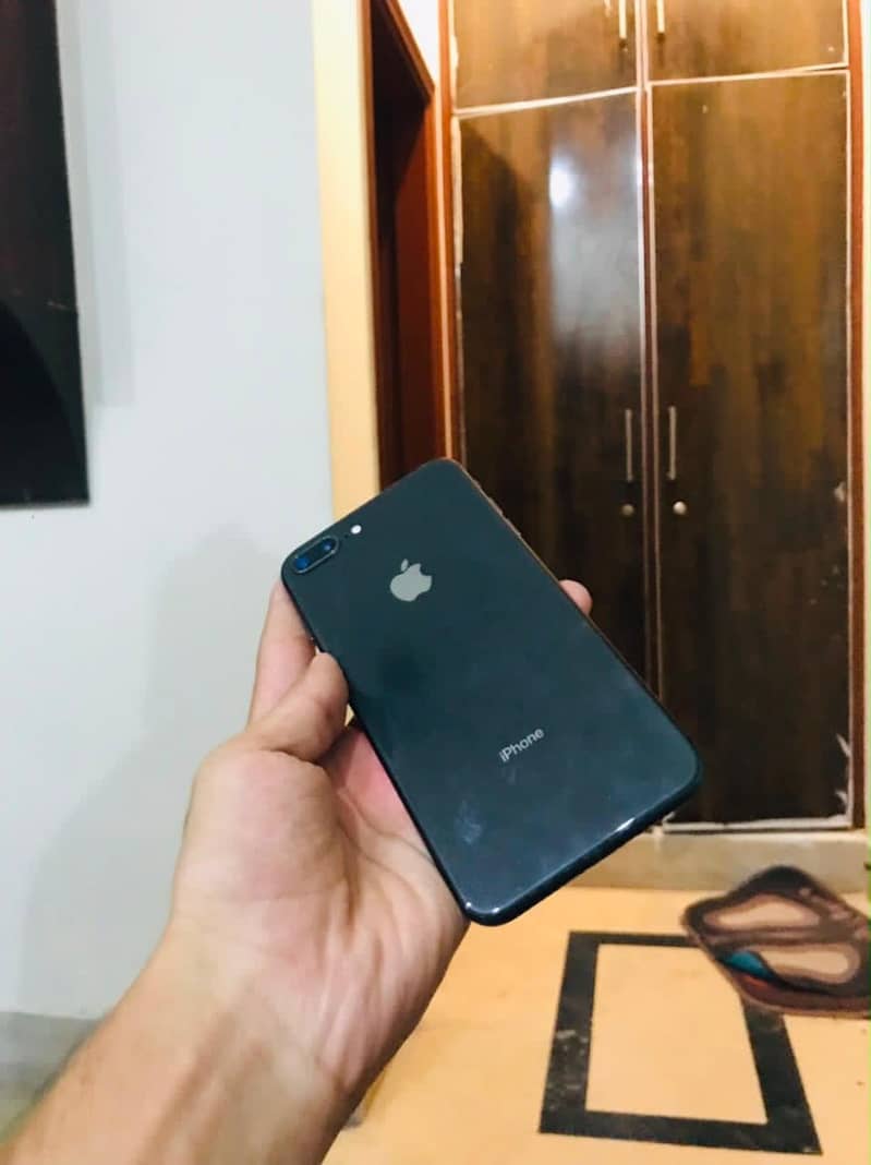 Apple iPhone 8 Plus 2