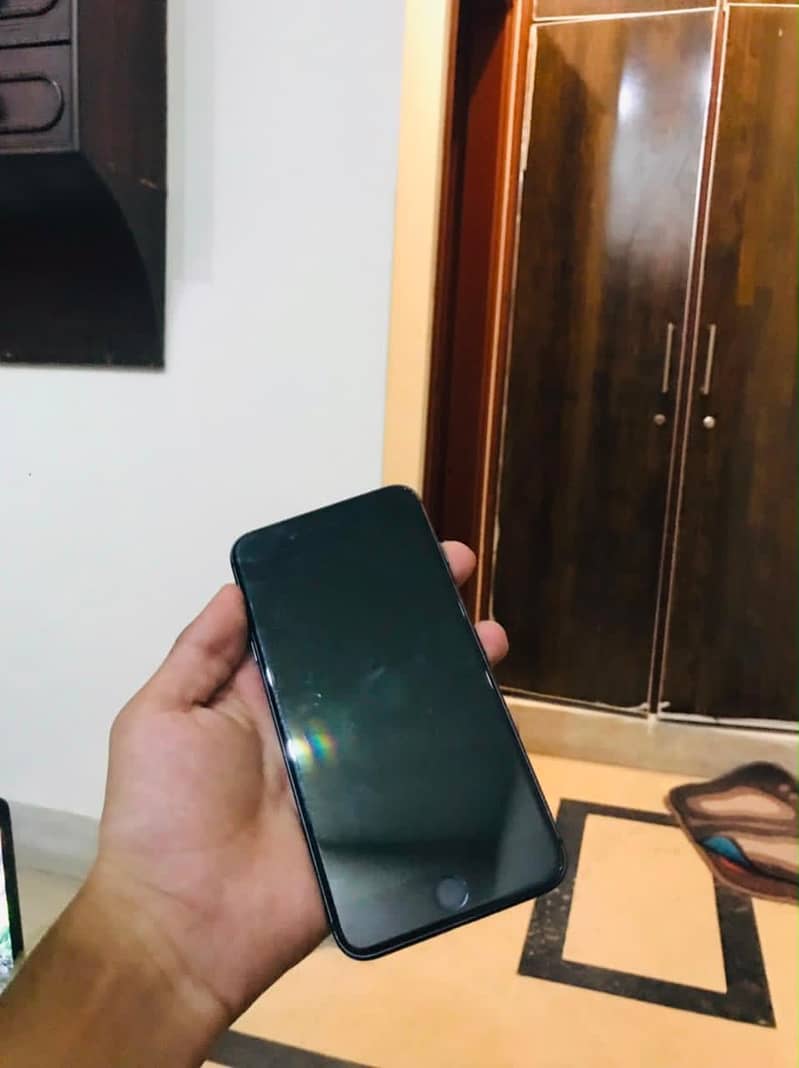 Apple iPhone 8 Plus 4