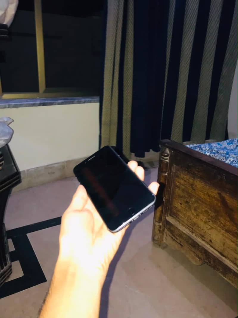 Apple iPhone 8 Plus 5