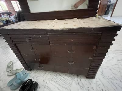 Dressing table