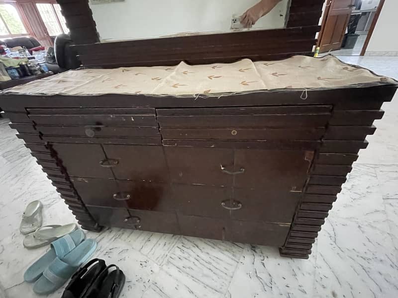 Dressing table 0