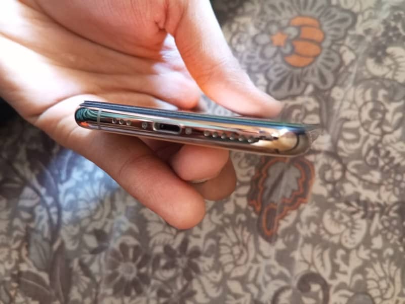 Apple iPhone XS 3