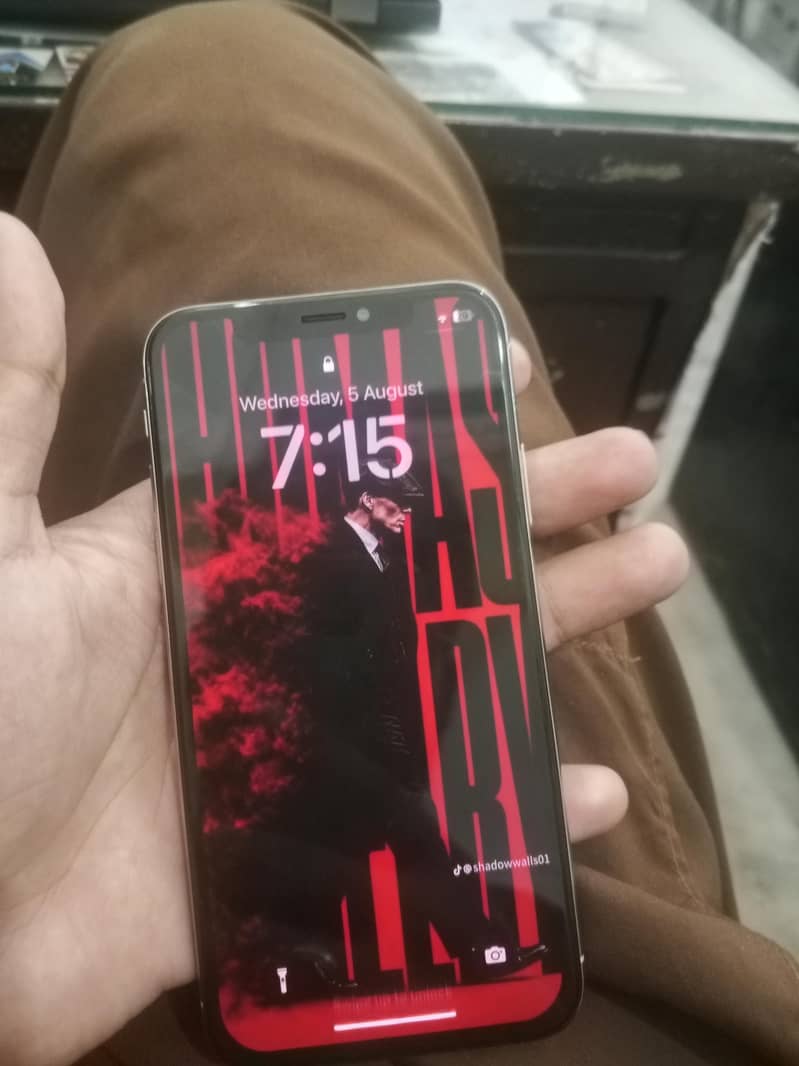Apple iPhone X 4