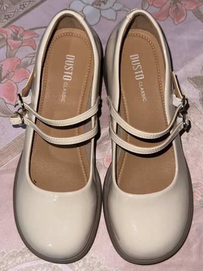 Dusto classic brand new shoes. number 38.