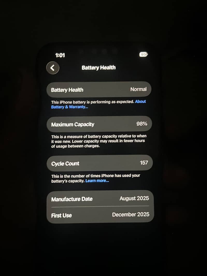 Apple iPhone 16e 4