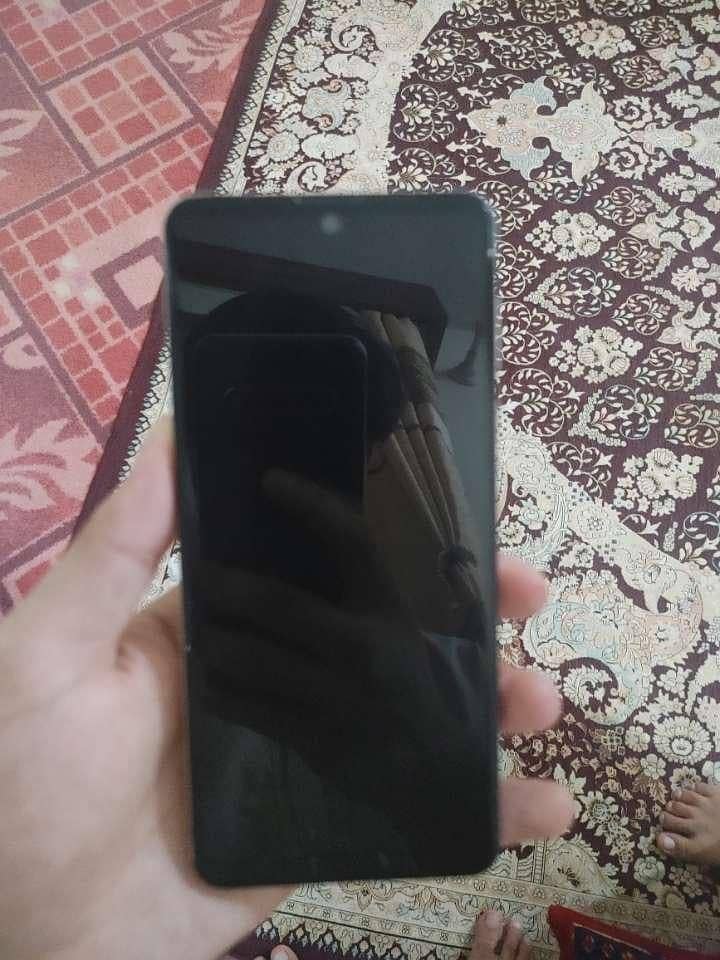 Sharp Aquos R5G 1