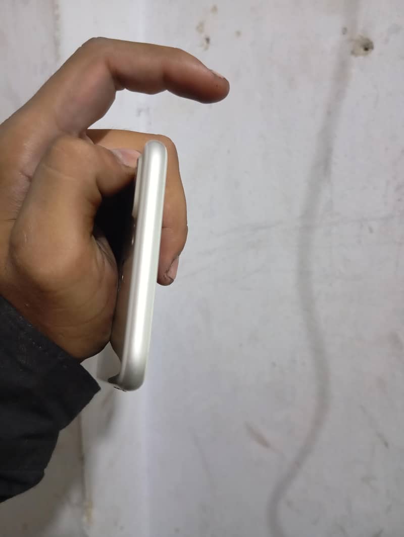 Apple iPhone 7 Plus 4