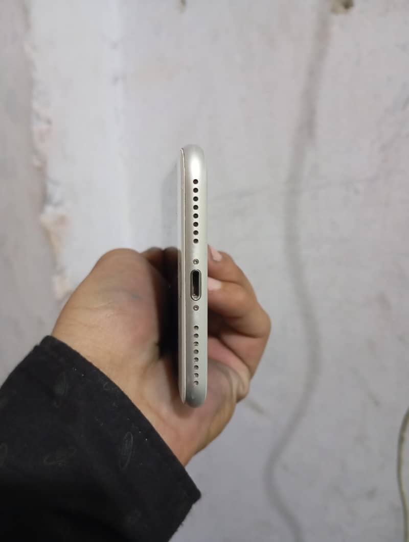 Apple iPhone 7 Plus 6